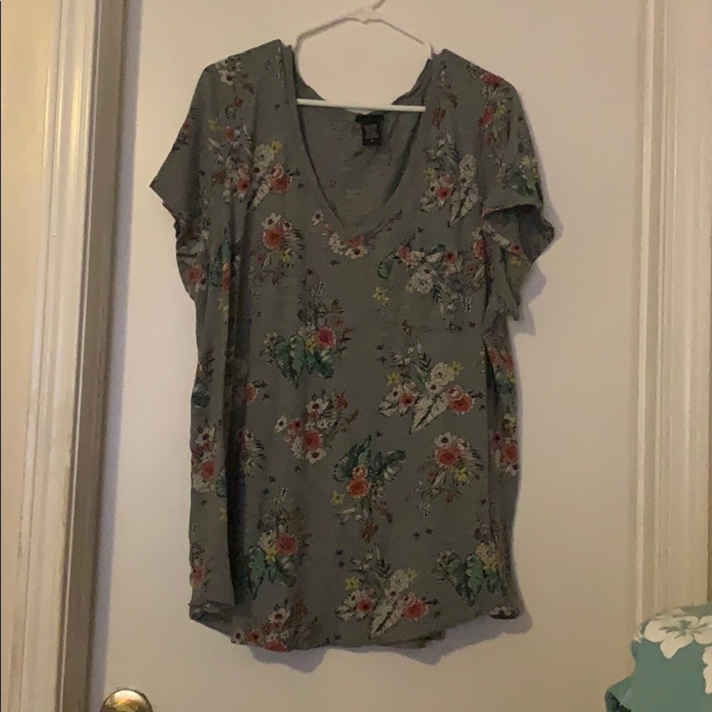 Torrid multi colored floral and great T-shirt